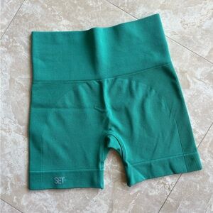 SET ACTIVE | Green Ribbed Detail Sculptflex Bike Shorts